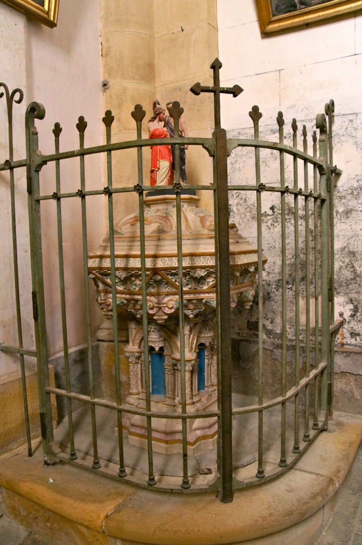 Les fonts baptismaux. Eglise Saint Pierre ès Liens. - Dussac