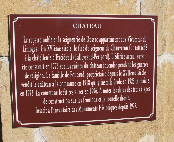 La Plaque explicative du château. - Dussac