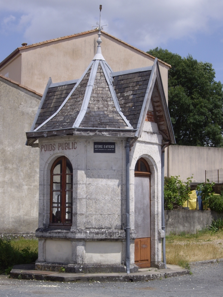 Le local de l'ancien poids public. - Échourgnac