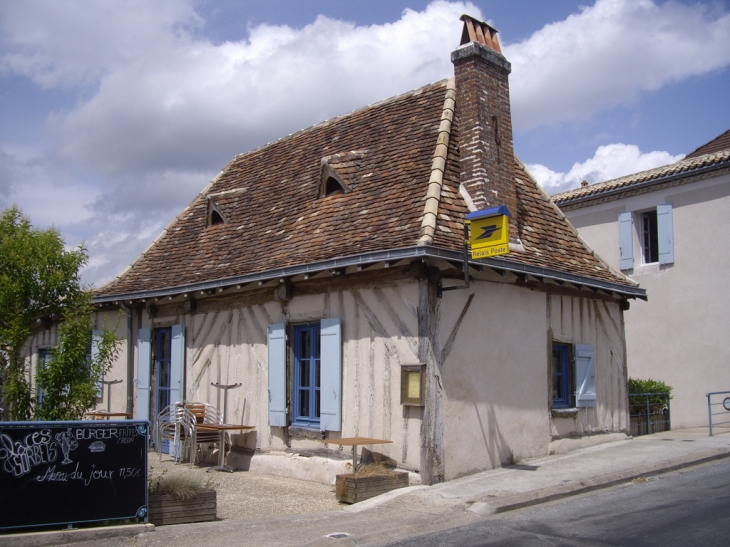 Le relais poste. - Échourgnac