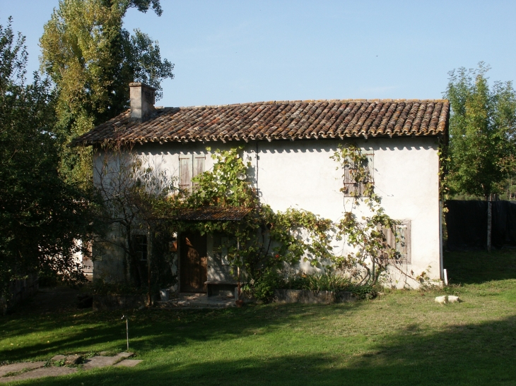 Petite maison de la Ferme du Parcot. - Échourgnac