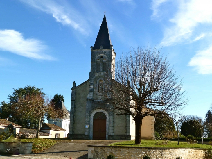 Église Saint-Barthélemy, XIXe siècle, dont l'intérieur a été rénové en 2008 - Église-Neuve-de-Vergt