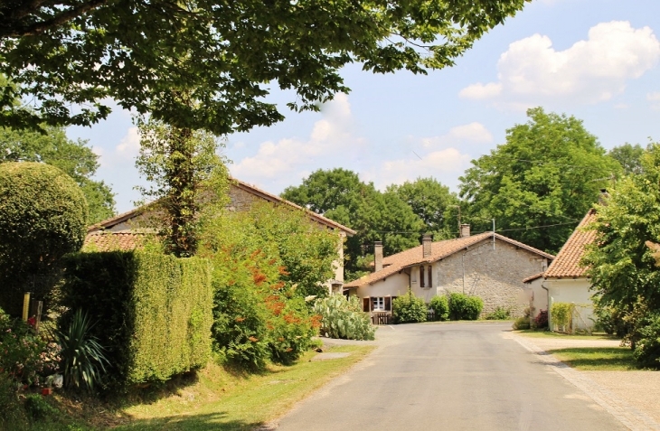 Le Village - Étouars