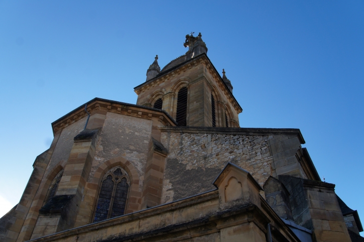 Le clocher de l'église Saint Thomas. - Excideuil