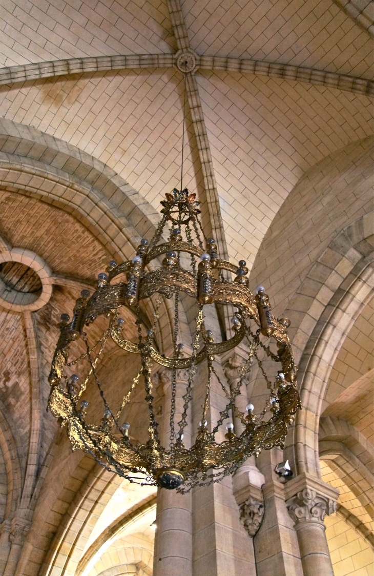 Un lustre de l'église Saint thomas. - Excideuil