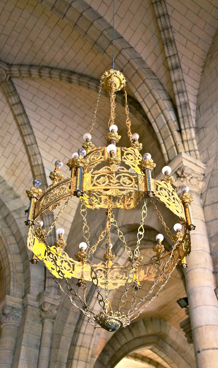 Un lustre de l'église Saint thomas. - Excideuil