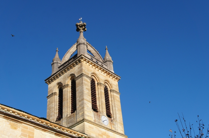 Clocher moderne de l'église Saint thomas. - Excideuil