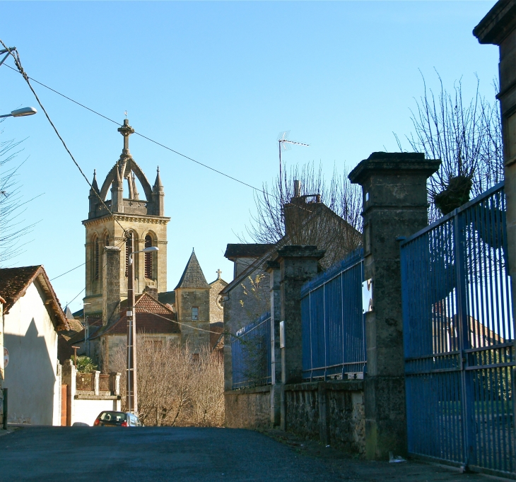 Vers l'église Saint Antoine. - Excideuil