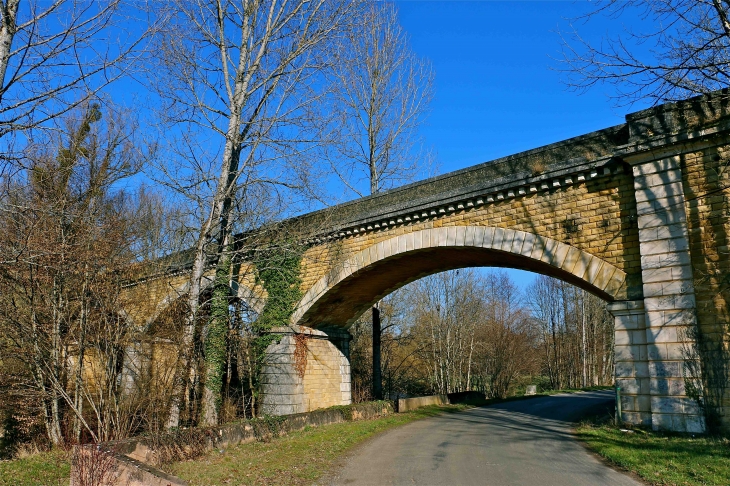 L'ancien pont de chemin de fer sur la Loue - Excideuil