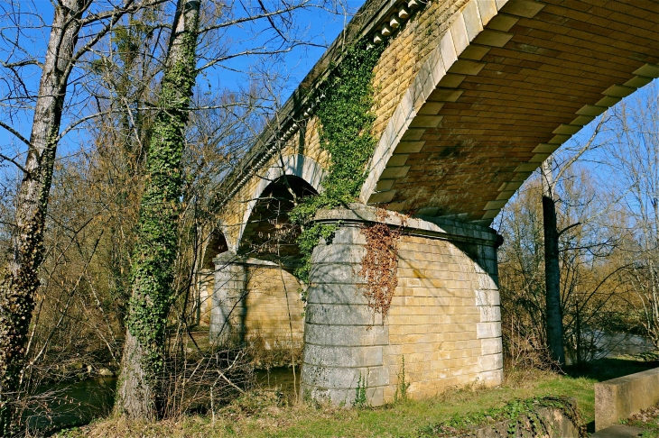 L'ancien pont de chemin de fer sur la Loue - Excideuil