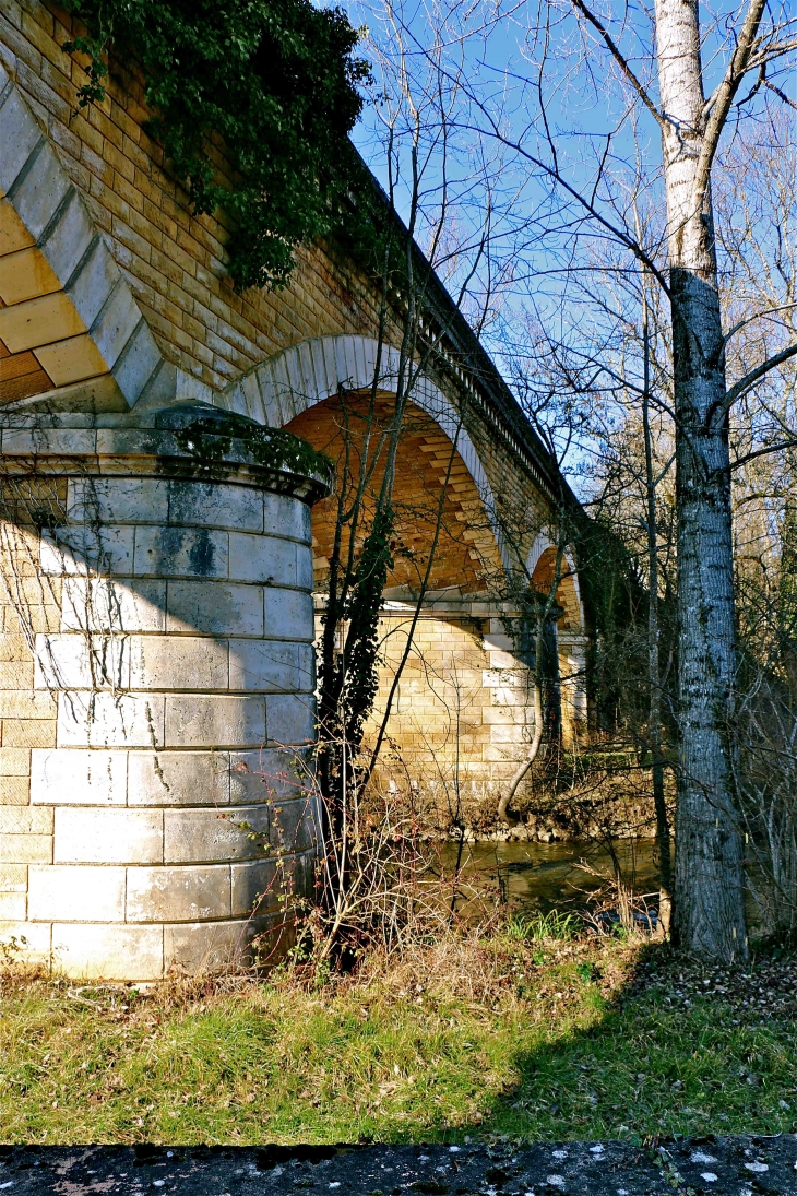 L'ancien pont de chemin de fer sur la Loue - Excideuil