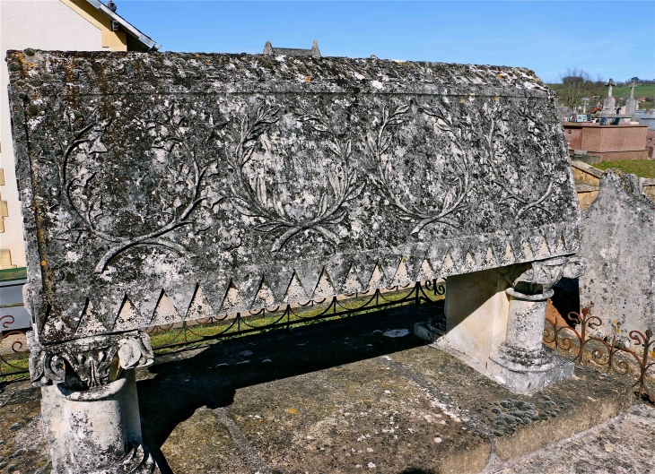 Dans le cimetière - Excideuil