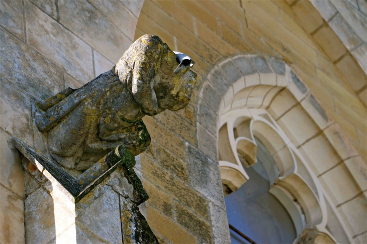 La chapelle centrale du cimetière ornée de gargouilles - Excideuil