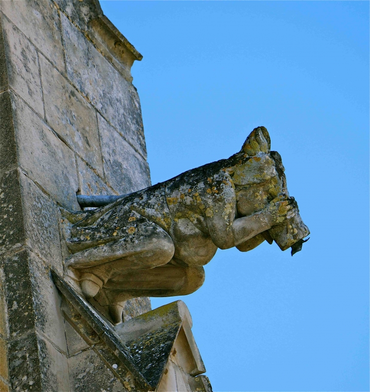 La chapelle centrale du cimetière ornée de gargouilles - Excideuil