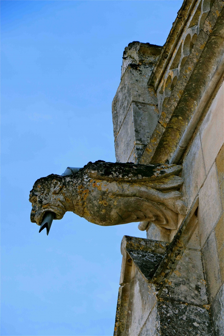 La chapelle centrale du cimetière ornée de gargouilles - Excideuil