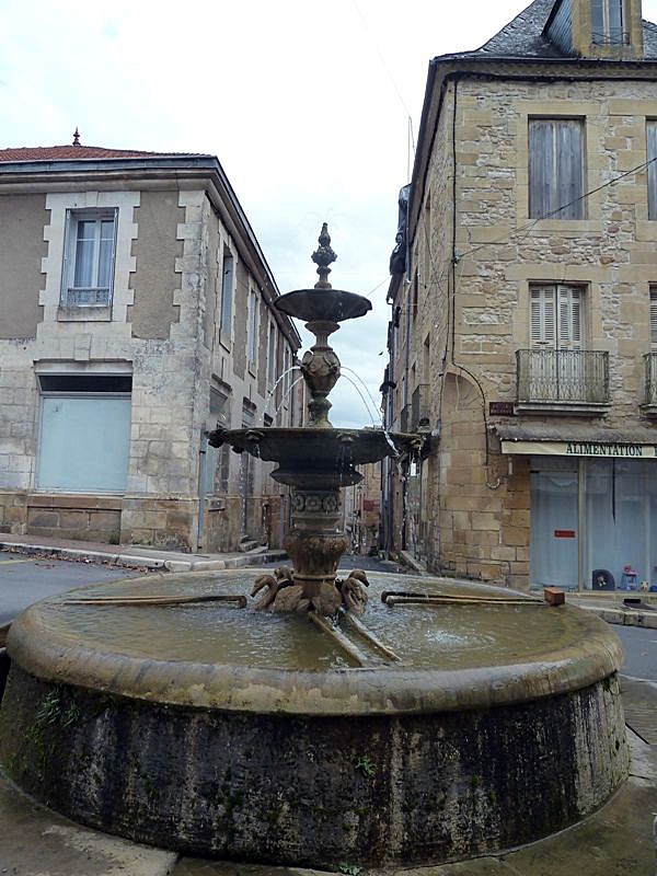 Fontaine dans le village - Excideuil