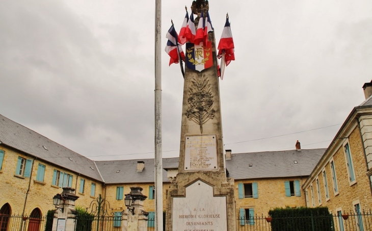 Monument-aux-Morts - Excideuil