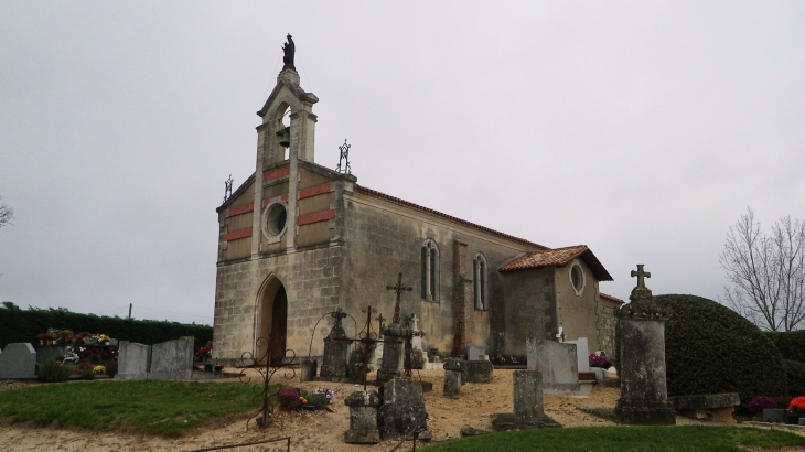 La chapelle néo-romane (XIXème) de Gardedeuil et son clocheton-mur. - Eygurande-et-Gardedeuil