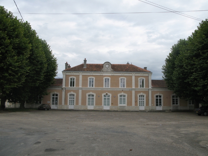 Place de la gare - Eymet