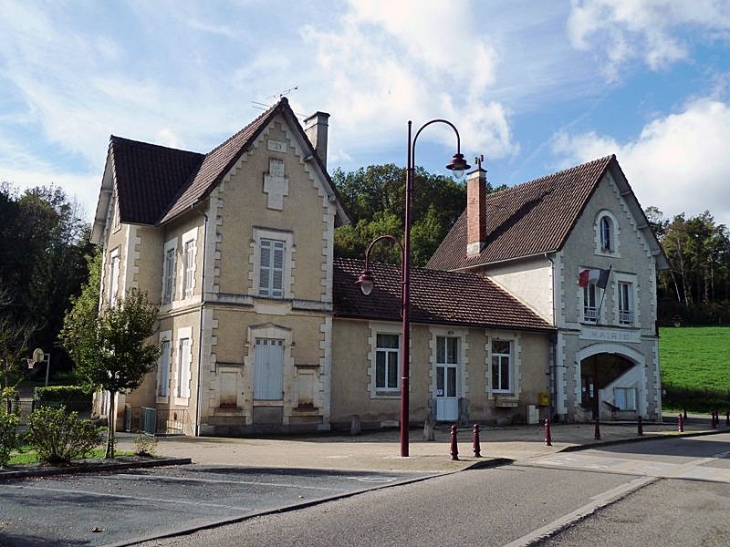 La mairie-école - Eyzerac
