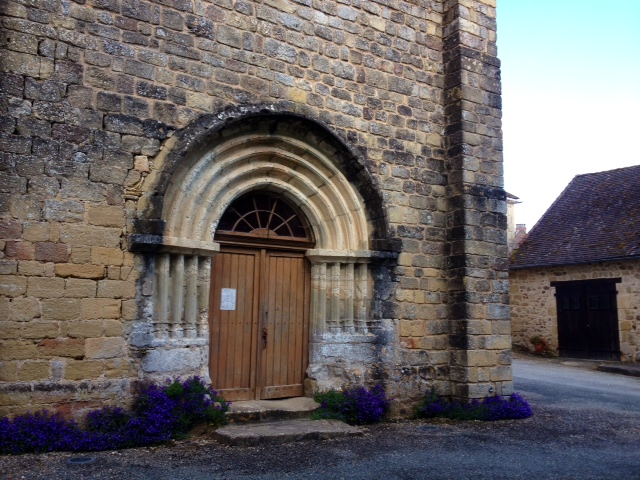 Le portail de l'église. - Fleurac