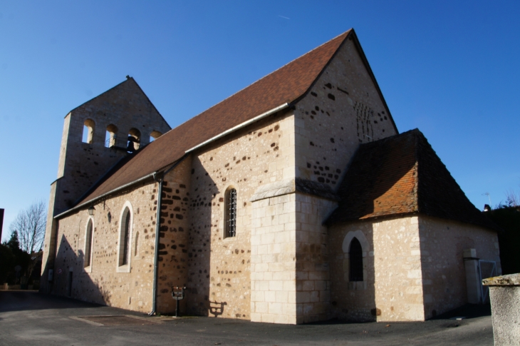 Eglise Saint Astier, romane, avec un clocher-mur à quatre baies campanaires. - Fossemagne