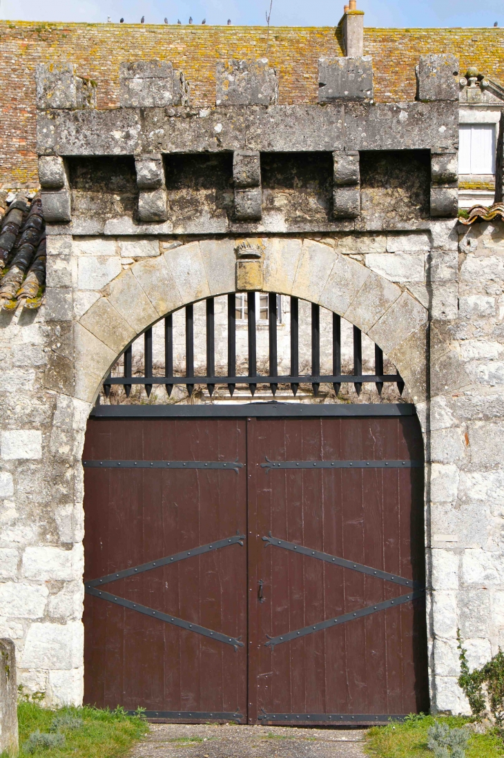 Entrée du château. - Gageac-et-Rouillac