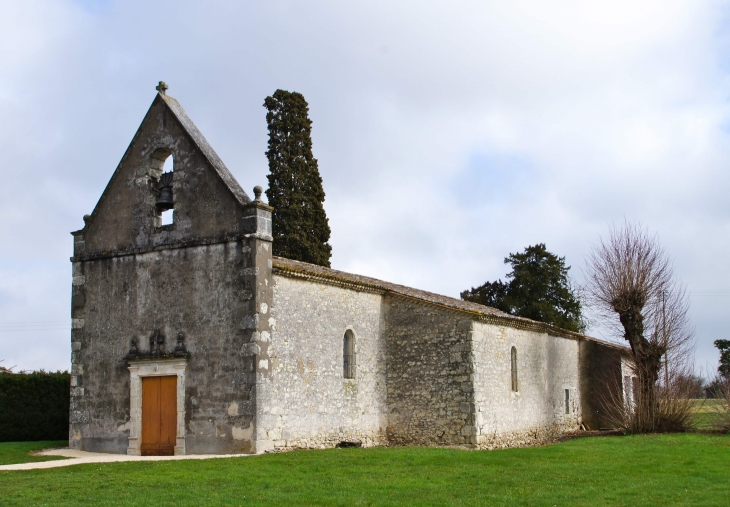 L'église de Gageac avec son clocher-mur, reconstruite au XVIIIe siècle. - Gageac-et-Rouillac