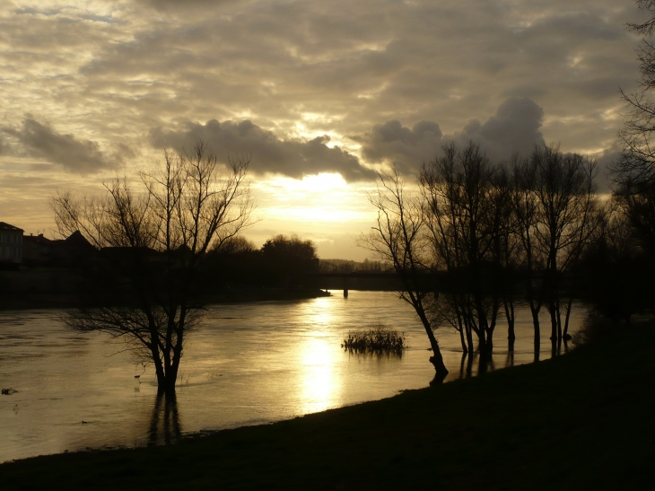 Coucher de soleil sur la Dordogne  - Gardonne