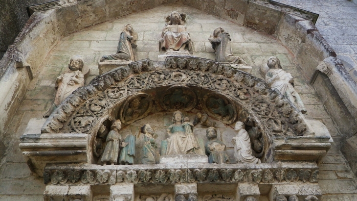 Le portail nord de l'église à sculptures romanes XIIème en réemploi. - Grand-Brassac