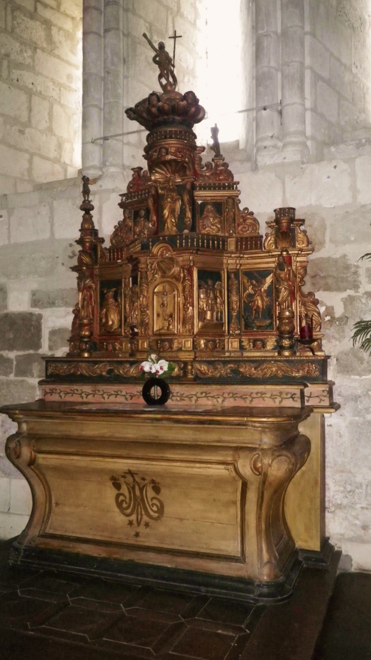 Retable XVIIème à l'intérieur de l'église. - Grand-Brassac