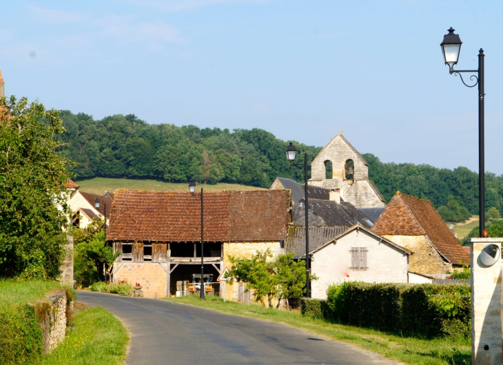 Arrivée au village par la D70. - Granges-d'Ans