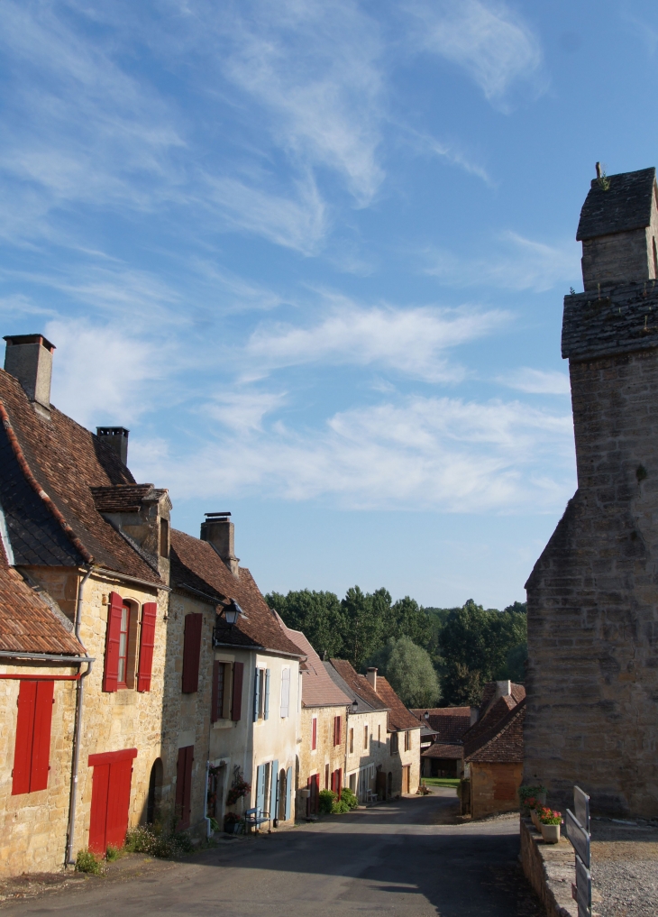 Une rue du village. - Granges-d'Ans