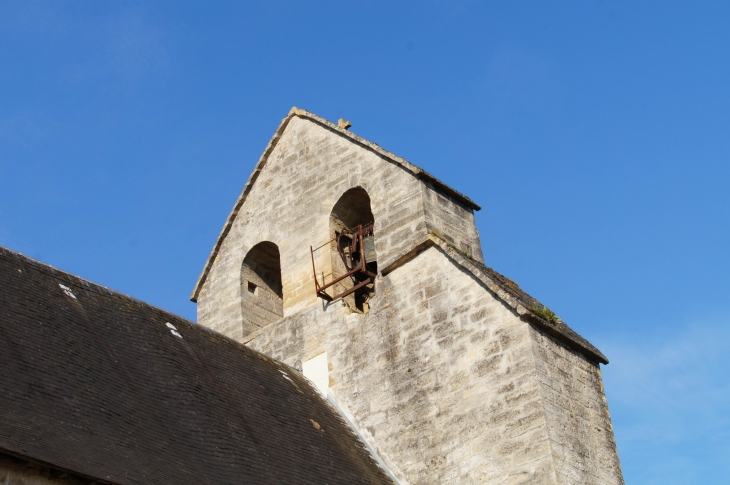 Le clocher mur de l'église Saint Martin. - Granges-d'Ans