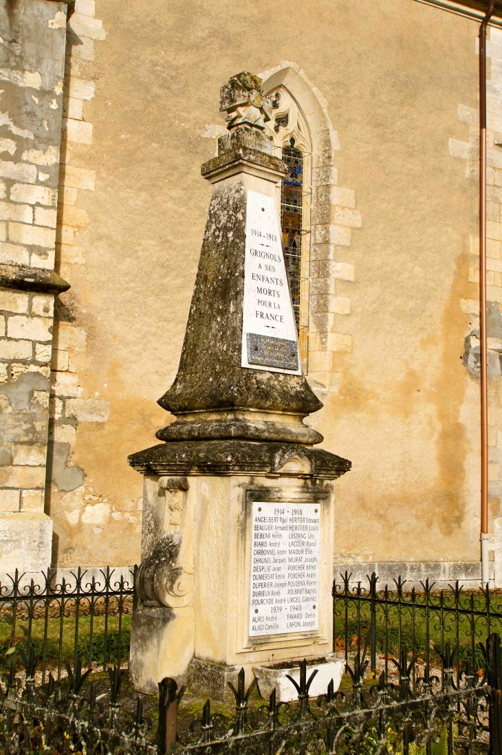 Monument aux Morts pour la France 1914-1918, auprèsde l'église - Grignols