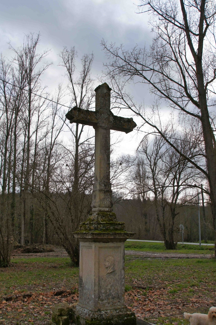 Croix du Souvenir Filial et Fraternel à Eyssalet née Goubeau - 1855. - Grignols