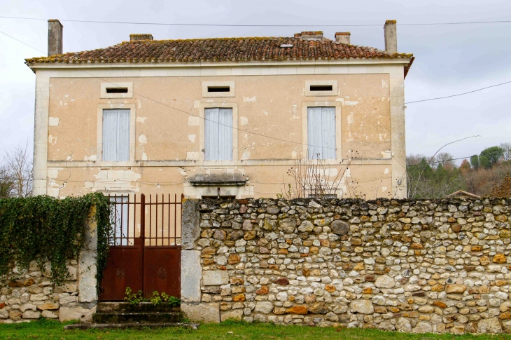 Ancienne Maison auprès de l'église Saint-Front de Bruc - Grignols