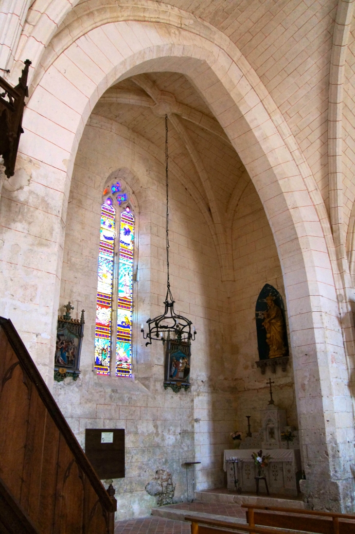 Petite chapelle du collatéral de gauche. Eglise saint-Front de Bruc. - Grignols