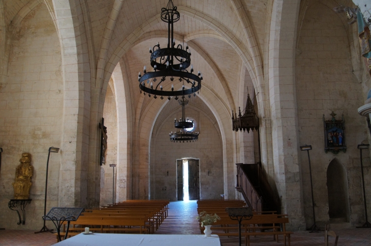 La nef vers le portail. Eglise Saint front de Bruc. - Grignols