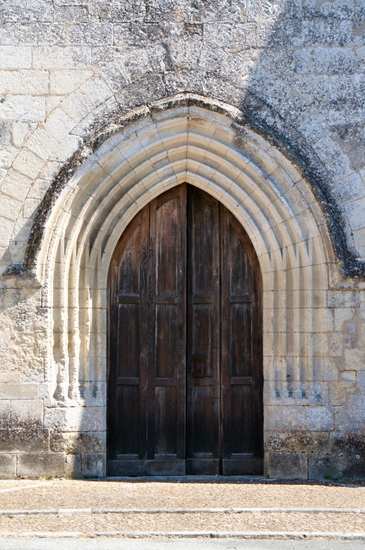 Le portail de l'église Saint Front de Bruc. - Grignols