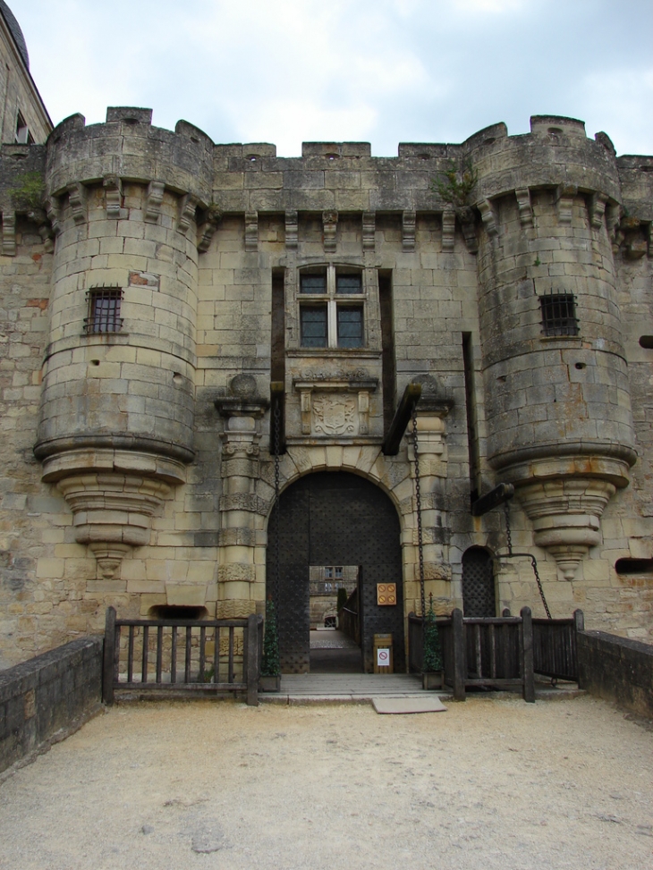 Le châtelet d'entrée - Hautefort