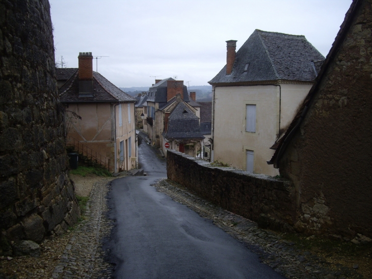 Rue du vieux village (SI) - Hautefort