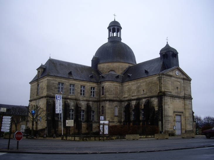 L'église paroissiale, ancien hospice 17/18ème (MH) - Hautefort