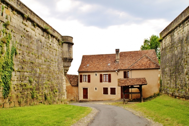 Le Village - Hautefort