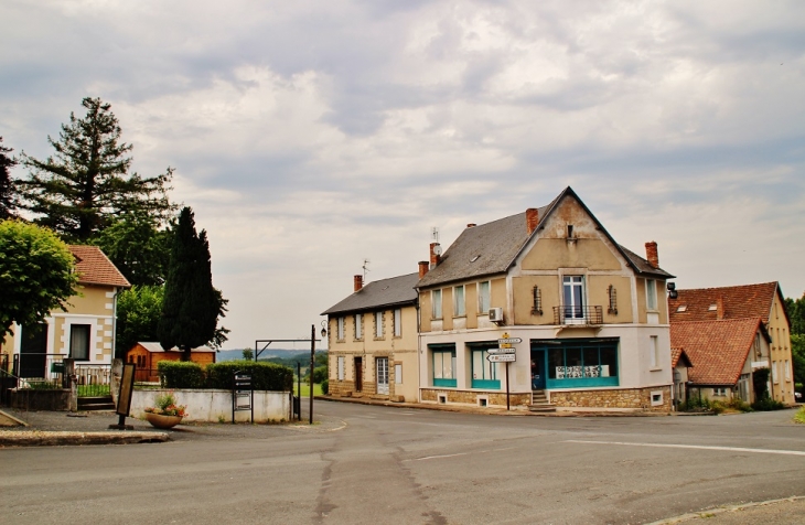 Le Village - Hautefort