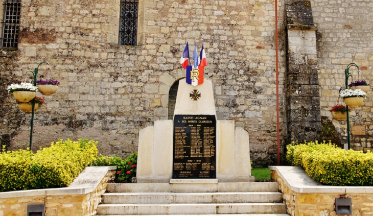 Monument-aux-Morts - Hautefort