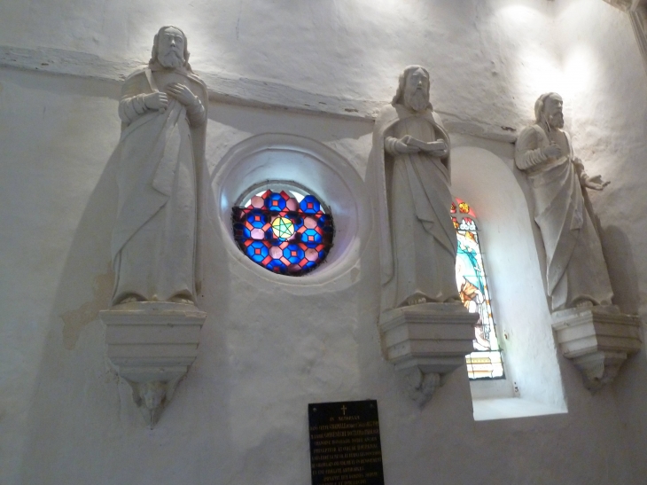 Interieur-de-la-chapelle-du-chateau-de-montreal, statue des douze apôtres - Issac