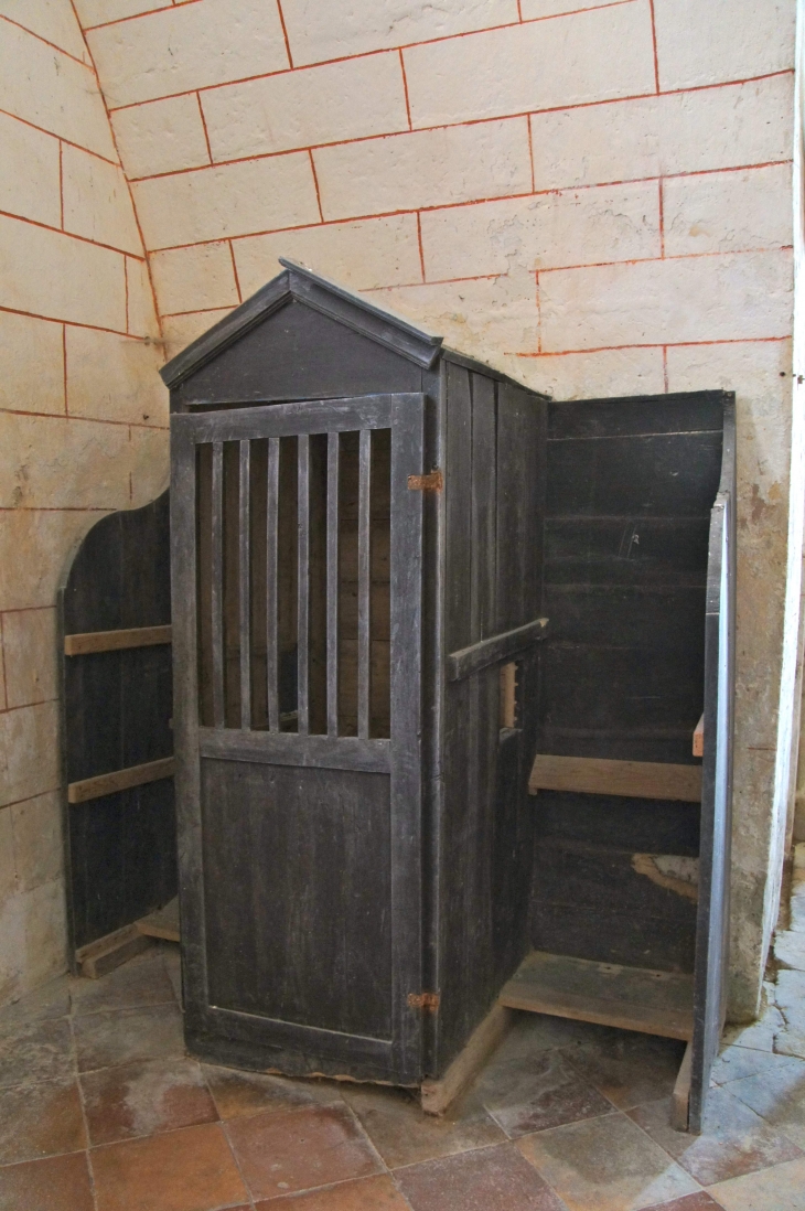 Confessional-traditionel-en-bois - Jaure