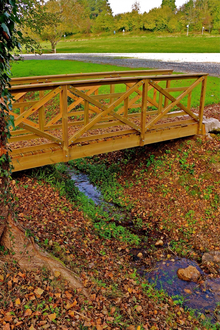 Le pont sur le petit jaures