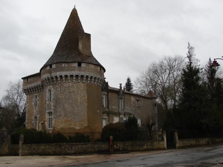 Le château de Javerlhac - Javerlhac-et-la-Chapelle-Saint-Robert